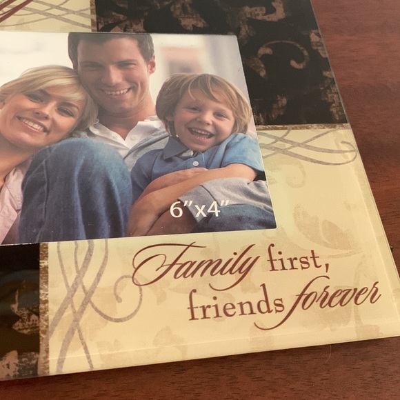 Nice “Family First, Friends Forever” Picture Frame - Picture 9 of 9